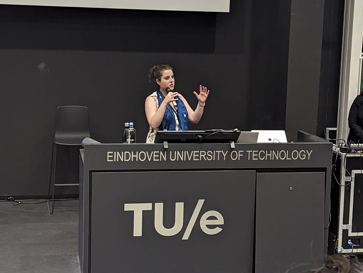 Great talk on VUI guidelines by <a href="/MuradChristine/">Christine Murad</a>! #CUI2023