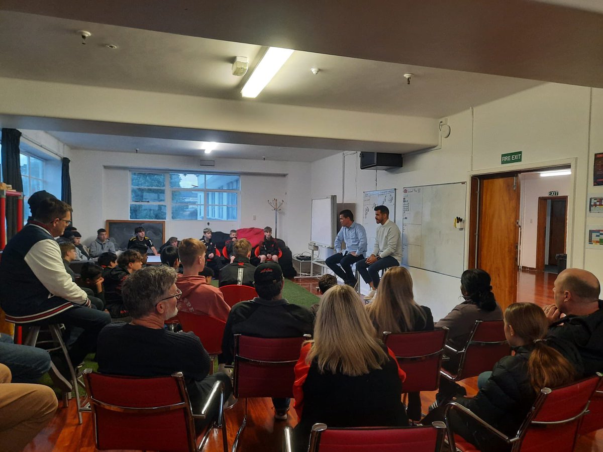 Great day with <a href="/CiscoTerreros/">Cisco Terreros</a> flying in to @Wellington_NZ &amp; visiting us at <a href="/TheOleWay/">Olé Football Academy</a> - was able to share insights &amp; expertise from his agency <a href="/felkrem/">felkrem</a> with our players, parents &amp; staff. Finished day off at <a href="/FIFAWWC/">FIFA Women's World Cup</a> match! Grateful for the people we meet on this journey ❤️ ⚽️ 🌎