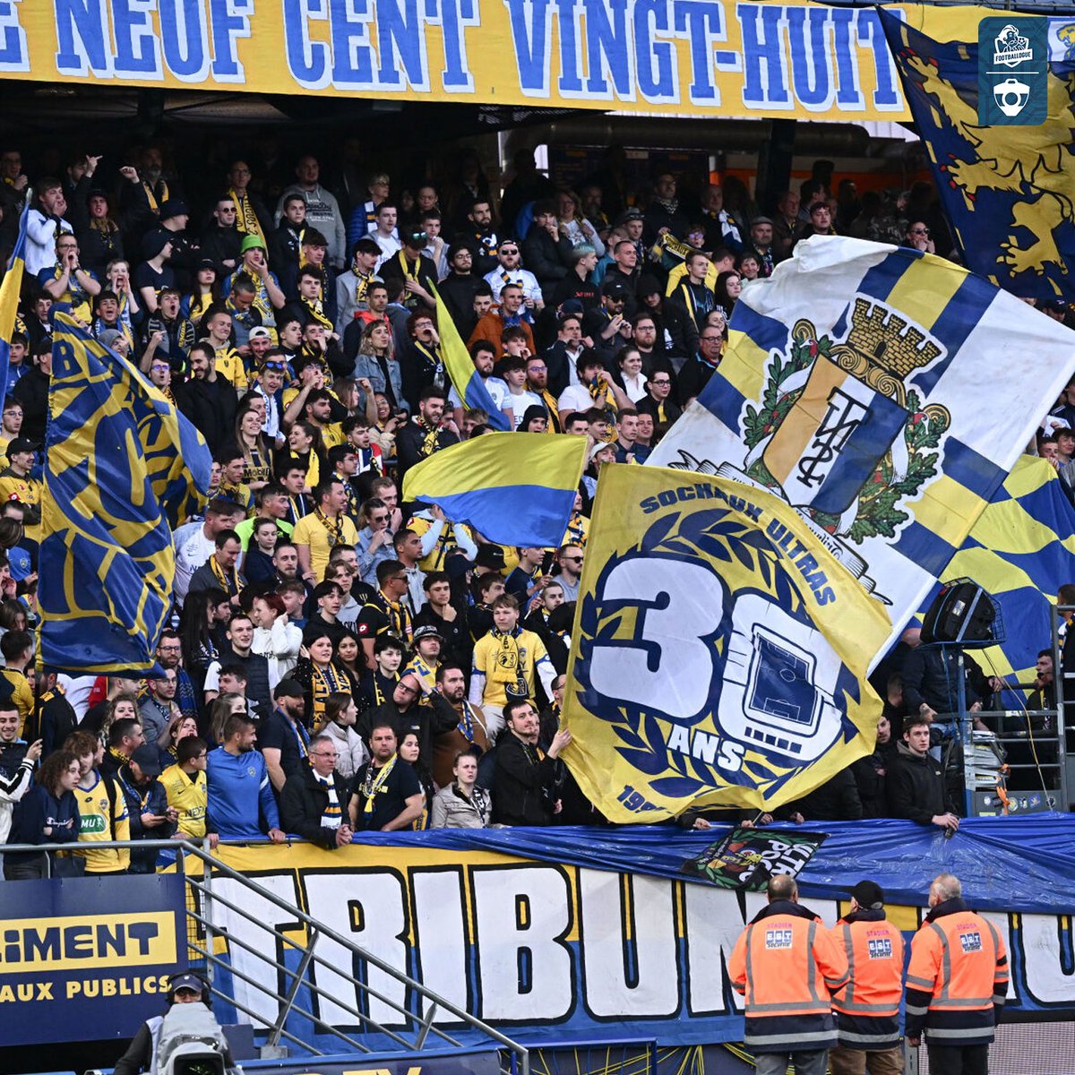 Footballogue's tweet photo. 🚨 Romain Peugeot, l'arrière-petit-fils du fondateur de Sochaux, a déposé une offre ferme de rachat du club auprès de Nenking. 💛💙

On rappelle que la DNCG réclame 12M€ pour que Sochaux puisse espérer se maintenir en Ligue 2.

(L’Equipe) https://t.co/KD3DC9u6IJ