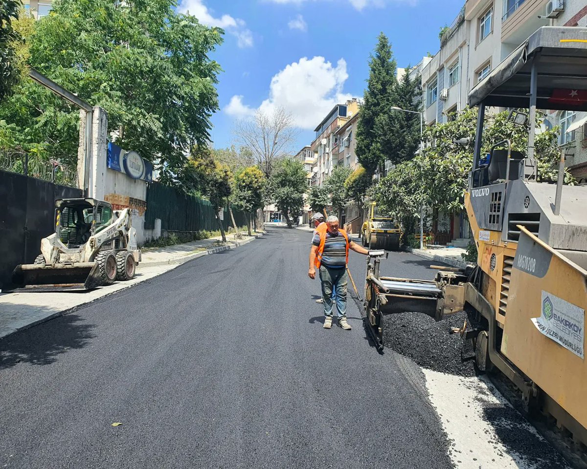 DrKerimoglu's tweet photo. Bakırköyümüzün tüm mahallelerinde YOL BAKIM-ONARIM- YENİLEME- ASFALTLAMA çalışmalarımızı yoğun bir şekilde sürdürüyoruz.
Aralıksız olarak Bakırköy'e hizmet eden tüm mesai arkadaşlarıma kolaylıklar diliyorum. https://t.co/EVBs9hg31U
