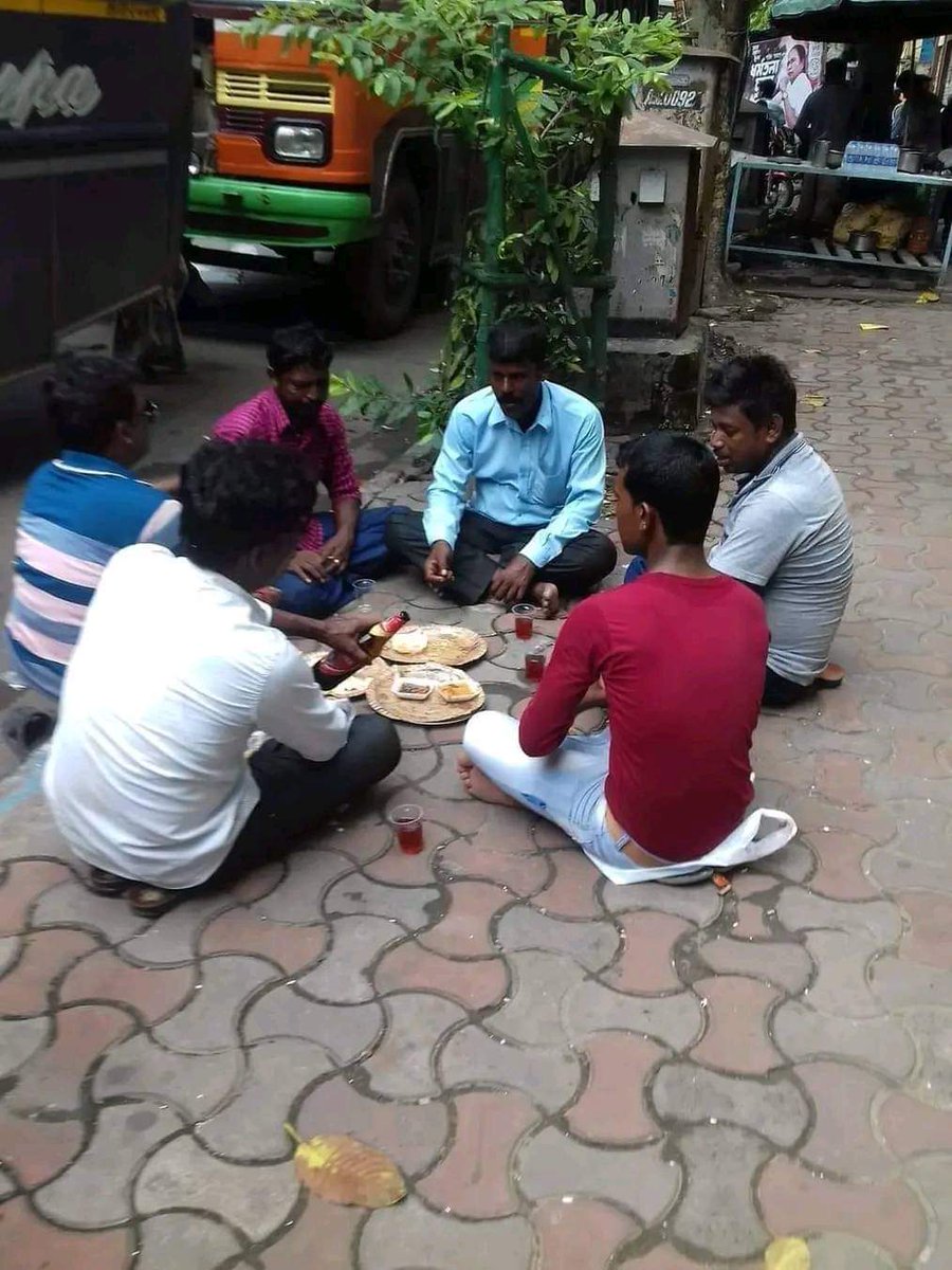 Comrade_Arindam's tweet photo. শহীদ স্মরণে
পেগের বন্টনে
চাখনার ঋণ
শোধ করো 💚 https://t.co/0MSJIJjj01