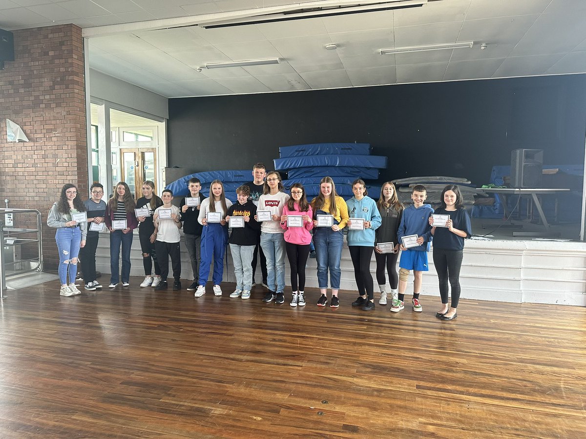 miss_mullock's tweet photo. Hyfryd oedd cyflwyno tystysgrifau UK maths challenge yn ystod seremoni gwobrwyo bl 9! #mathemategwyrydyfodol https://t.co/pTBCr1mvjj