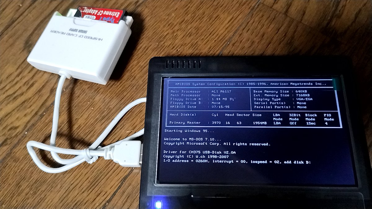 dotnsf's tweet photo. 届いた #Hand386 を開封。他のレビュー等では 1GB のコンパクトフラッシュが内蔵だったが自分のは 2GB だった(ラッキー?) そして USB で別の 2GB CF カードを認識させたいのだが、DOS 起動時に D: ドライブに認識したところで起動が止まってしまう(アンラッキー?)うーむ。。。 https://t.co/taJ05drrrE