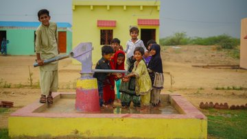 AlkhidmatOrg's tweet photo. کراچی: سیلاب کے باعث ایک سال قبل بے گھر ہونے والے خاندانوں کے لیے تیار کردہ ماڈل ویلج کا شاندار منظر

الخدمت ماڈل ویلج کراچی —  الخدمت تعمیر وطن کے تحت تباہ حال داستانوں کو دوبارہ بسانے کے سلسلے کی ایک اور شاندار کاوش۔ ✨
#FloodsInPakistan #TameereWatan #Alkhidmat https://t.co/Bvqrox3uAX