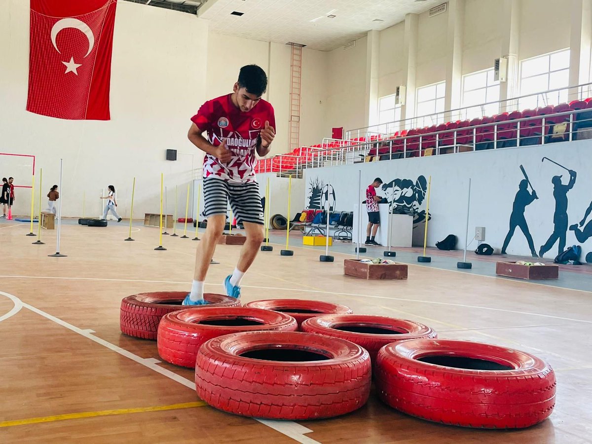 kiziltepemem47's tweet photo. Müdürümüz Abdulkadir Gümüş, İlçemiz Halk Eğitim Merkezi bünyesinde açılan ücretsiz Besyo kursunun çalışmalarını ziyaret ederek, sınava girecek öğrencilere başarı dileklerinde bulundu.
@tcmeb 
@Yusuf__Tekin 
@mahmutdemirttas 
@Murat69_Demir 
@fatihcidiroglu 
@akadirgms https://t.co/z4tYOT7K6E