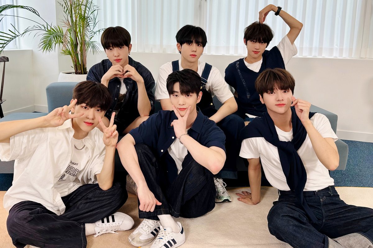 DRIPPIN's tweet photo. [📸] 𝐃𝐑𝐈𝐏𝐏𝐈𝐍 𝐃𝐄𝐁𝐔𝐓 𝟏𝟎𝟎𝟎 𝐃𝐀𝐘𝐒 ⋆⁺₊⋆ ♡

1000일 동안 함께해 준 드리밍 감사합니다💖
앞으로도 행복한 추억 많이 만들어요 ٩꒰৹৺৹ઌ꒱♡

#DRIPPIN #드리핀 https://t.co/vtKWayJxgs