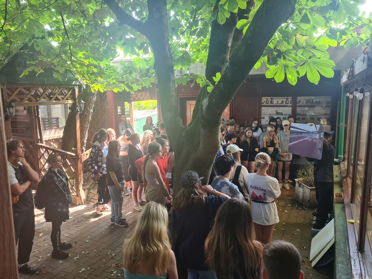 Stopping off at the amazing Chocolat Beussent Lachelle to learn about chocolate making.
Hoping for some tasters later 
<a href="/HelesDrama/">Hele'sDramaDept</a>
<a href="/HelesEnrichment/">Hele's School Extra Curricular & Enrichment</a>