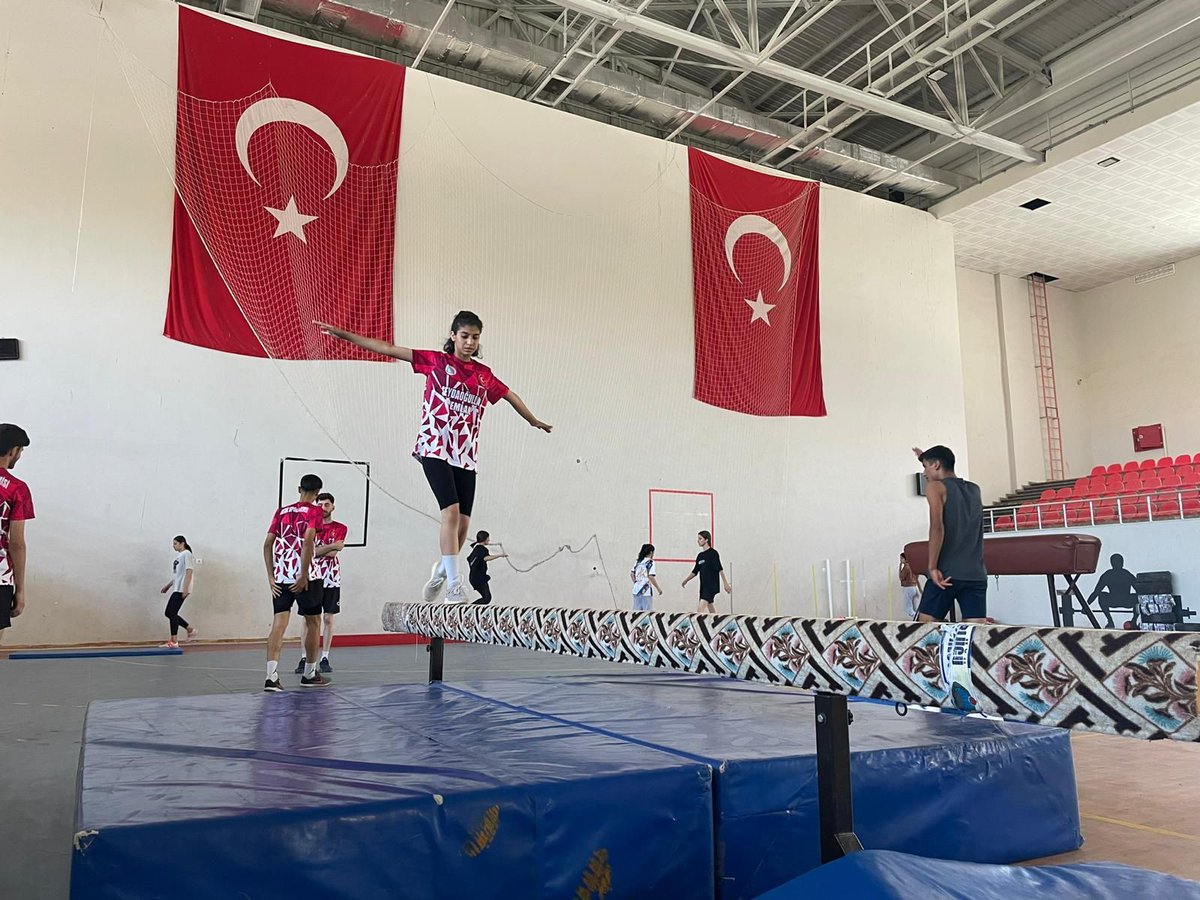 kiziltepemem47's tweet photo. Müdürümüz Abdulkadir Gümüş, İlçemiz Halk Eğitim Merkezi bünyesinde açılan ücretsiz Besyo kursunun çalışmalarını ziyaret ederek, sınava girecek öğrencilere başarı dileklerinde bulundu.
@tcmeb 
@Yusuf__Tekin 
@mahmutdemirttas 
@Murat69_Demir 
@fatihcidiroglu 
@akadirgms https://t.co/z4tYOT7K6E