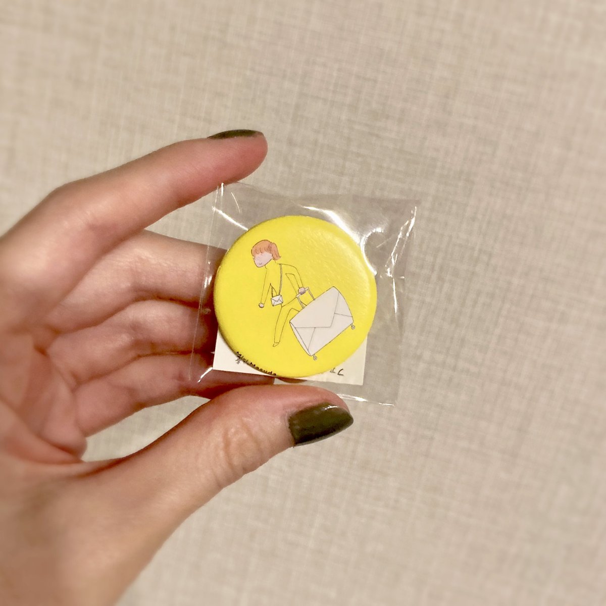 etsuko_32's tweet photo. 今年も名古屋のタイポグラフィ展へ🏃‍♂️素敵な作品をみて感性刺激された。益田ミリさんの缶バッジもお土産で貰えて癒された☺️ https://t.co/ADufyz4FfC