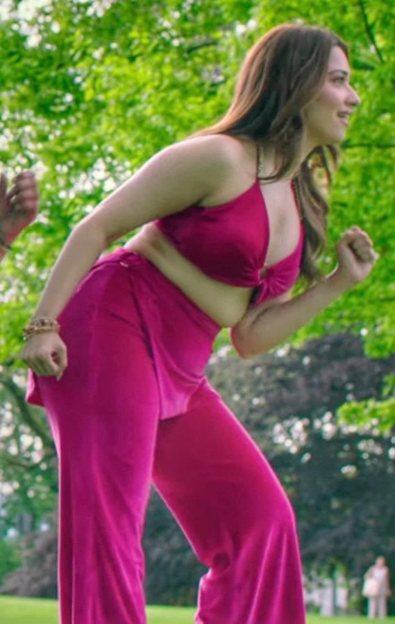 F1jh2nzXgAMQTXb?format=jpg&name=900x900