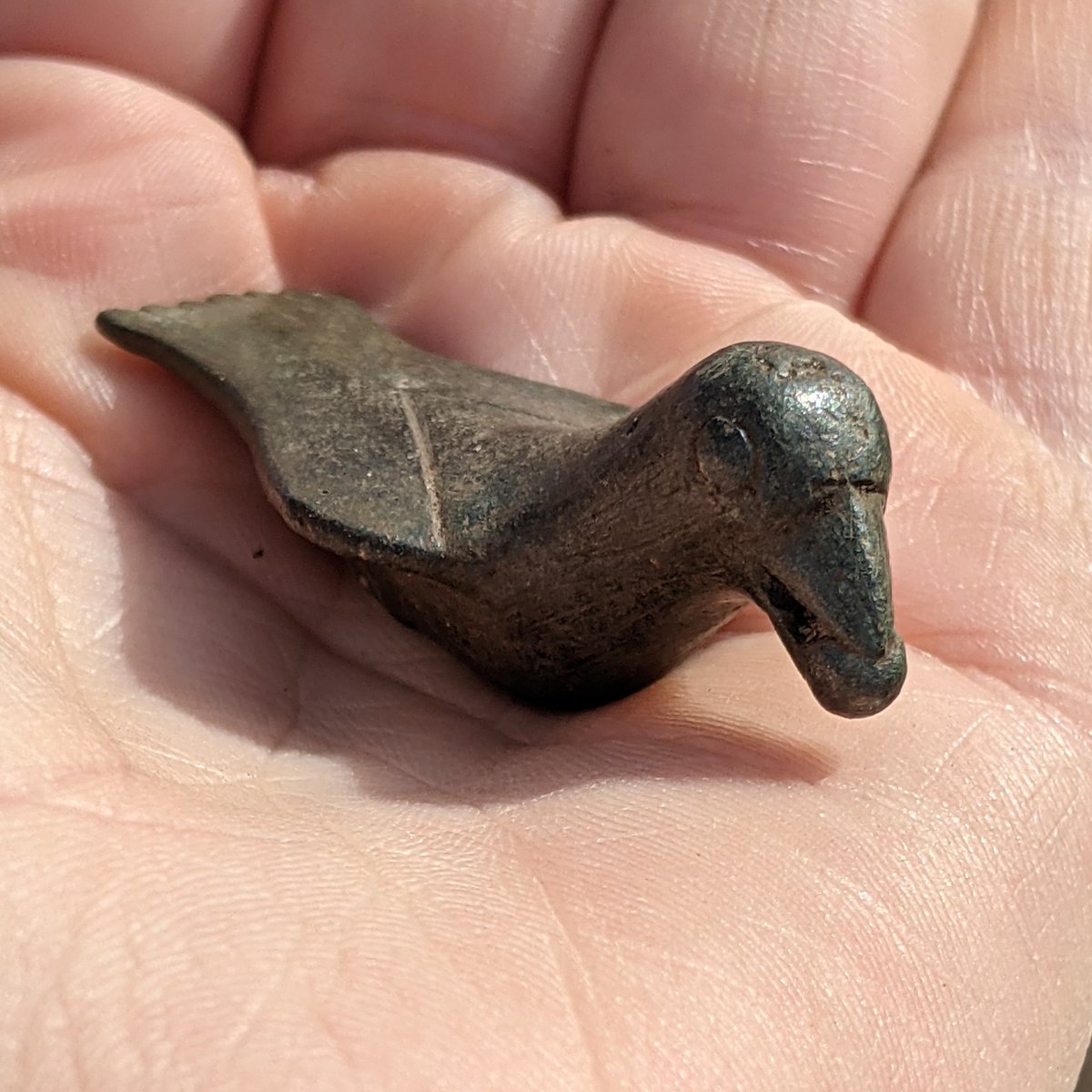 PCAarchaeology's tweet photo. This little raven came from a late #Roman farmstead in Suffolk. Its context hints at a religious aspect; we're cautious to label it a shrine as we've yet to fully assess the assemblage, but there was definitely something different going on! #FindsFriday #RomanBritain #Archaeology https://t.co/NYxfYeEq1Z