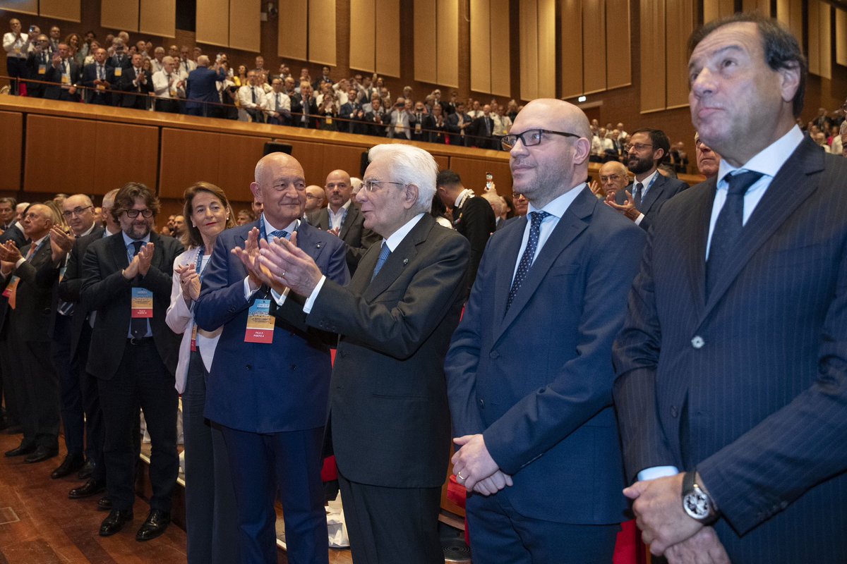 Quirinale's tweet photo. Il Presidente #Mattarella all’assemblea annuale di #Federcasse in occasione del 140° anniversario della costituzione della prima Cassa Rurale Italiana
Il video: https://t.co/I4wo8bPszW https://t.co/YeK1sDhUhW