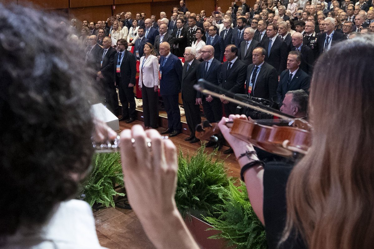 Quirinale's tweet photo. Il Presidente #Mattarella all’assemblea annuale di #Federcasse in occasione del 140° anniversario della costituzione della prima Cassa Rurale Italiana
Il video: https://t.co/I4wo8bPszW https://t.co/YeK1sDhUhW