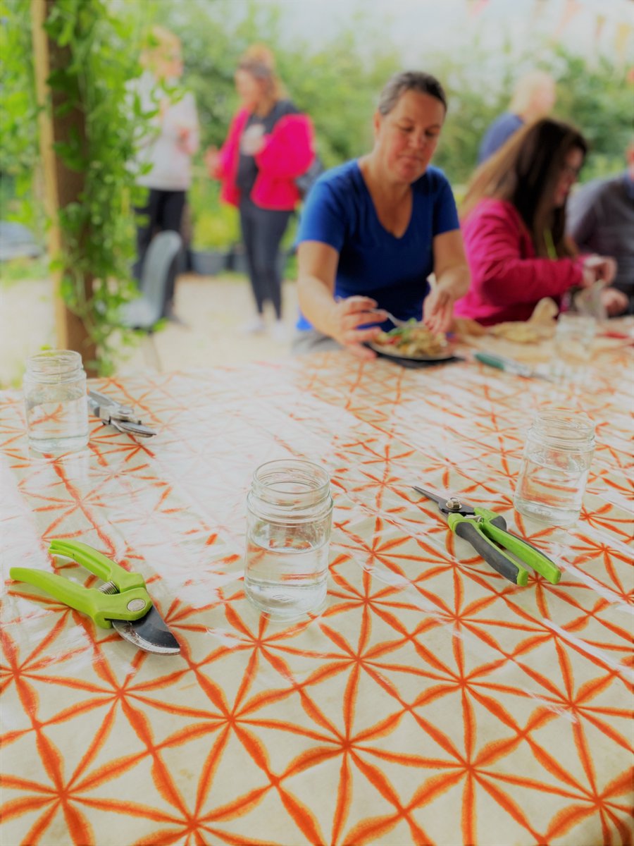 Make_shiftAV's tweet photo. We spent a wonderful afternoon at our second Make/Shift #ShiftSocials hosted by @grow_outside where we gathered with people who are interested in how their connection with community, making, creativity &amp; environmental responsibility can activate positive change. 🧑‍🍳💐🌸🫓 https://t.co/dsxjHerEpy