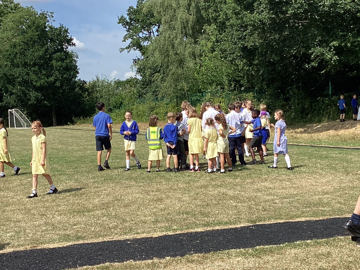 sissinghurstVA's tweet photo. Last playtime ever for Y6 #shirtsigning 😊❤️ https://t.co/giJp7zTxSv
