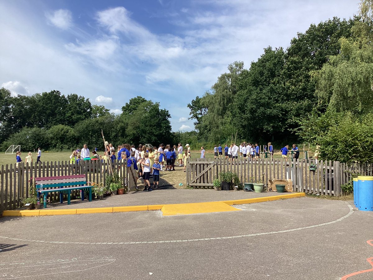 sissinghurstVA's tweet photo. Last playtime ever for Y6 #shirtsigning 😊❤️ https://t.co/giJp7zTxSv