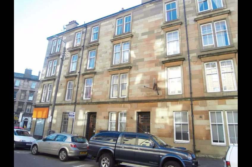 CastleResidenti's tweet photo. Check out lovely apartment in the heart of Finnieston! With two spacious bedrooms it is ideal for anymore who wants to enjoy all the amenities of the city centre and the west end! Be quick on this one folks as we can't imagine it'll be around for long! #GlasgowEstateAgents https://t.co/BxpF7OBfcy