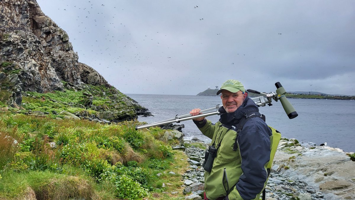 Marco_Kraal's tweet photo. Oude hobby weer opgepakt. Vogelskijken, meteen maar begonnen op Hornoya, Varanger. Bizar gebied, maar wel 100.000 zeevogels op een kluitje. De verrekijker 2.0 was niet nodig. #Noorwegen #echtenatuur https://t.co/pj18OWuwIB