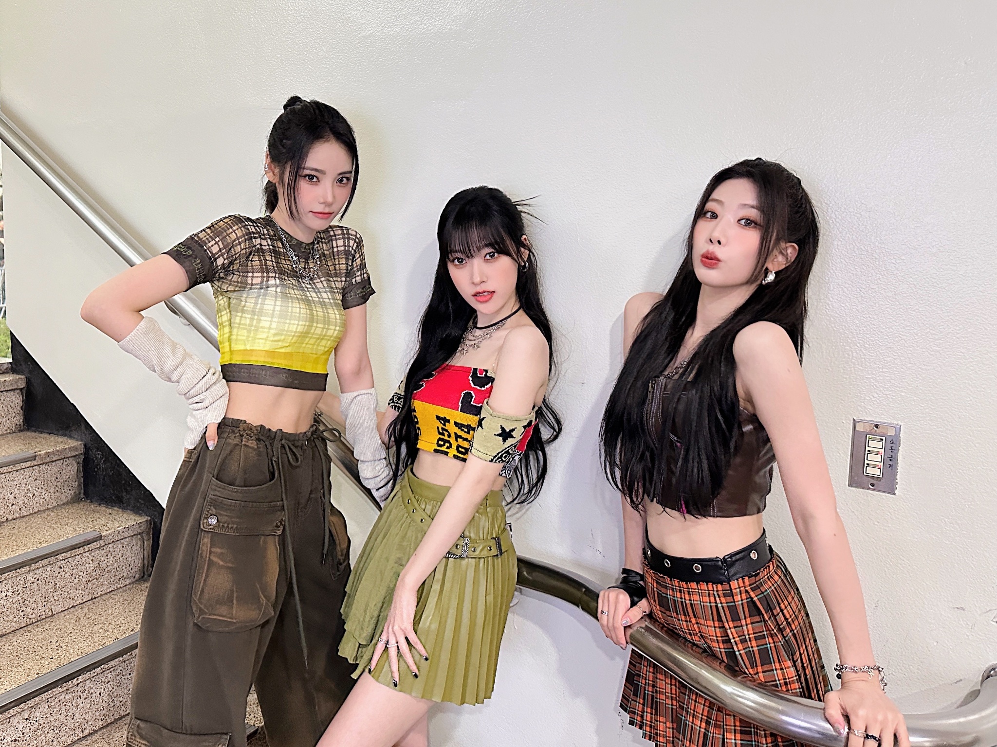 F1jkEnDagAALHuK?format=jpg&name=large