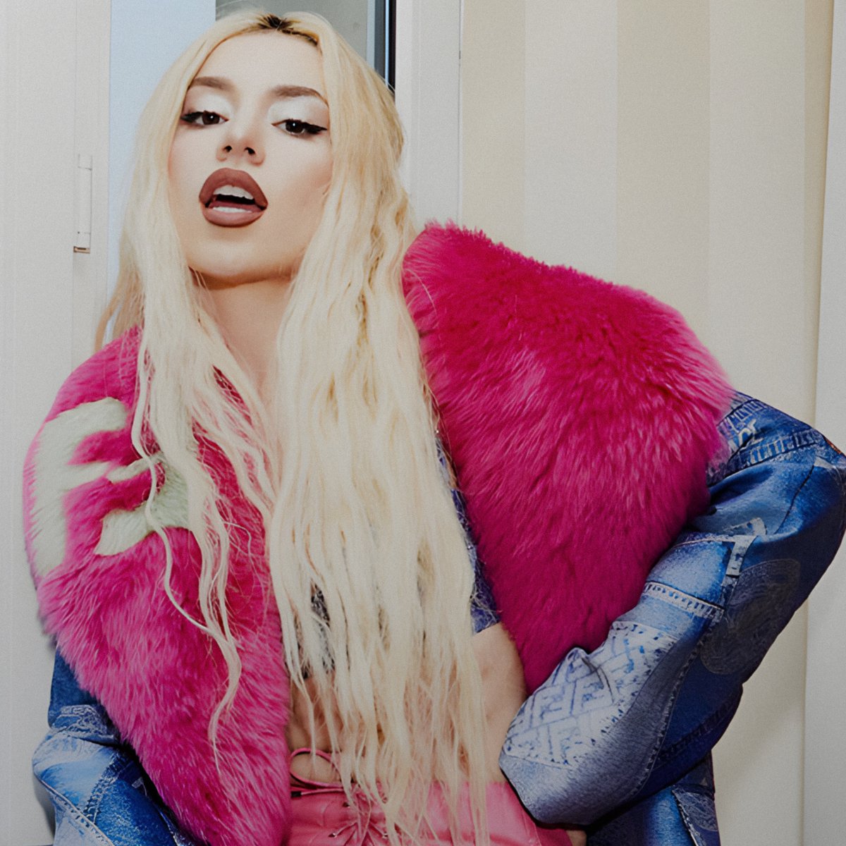 Ava Max - on the cover of Obsessed (UHD)

[Enhanced]

#AvaMax #ChooseYourFighter