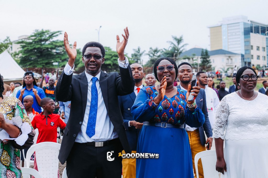 therehobothvii's tweet photo. With our hands lifted high, we surrender totally to you Lord!

#TheRehobothVII #TheGoodNews https://t.co/vEaUgiYU1a