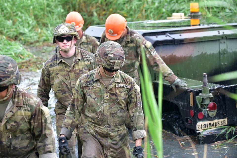 2INFDIV's tweet photo. 🇺🇸 Weekly Warrior Recap 🇰🇷

Soldiers from across #2IDRUCD took to the air, land and water to prove their "Fight Tonight" mentality this week.  Check out some of this week’s highlights. 

#FightTonight #AssignmentOfPurpose https://t.co/X3SbQNoiyX