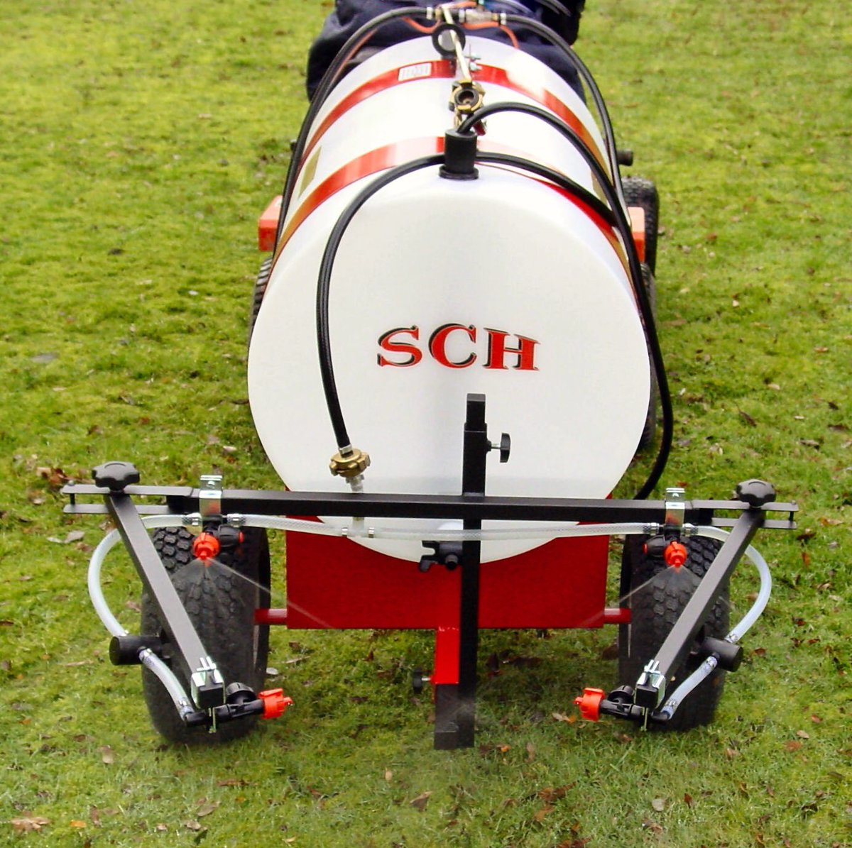 SCHSuppliesLtd's tweet photo. The largest of our manufactured sprayers is the GWCS9 Towed Sprayer with a tank capacity of 180 litres, maximum spray width of 96” and a break-back boom function. You can order direct from our website.
Click here to see more https://t.co/gxMI8txvVM
#sprayers #powersprayer https://t.co/Diagyd4VKa
