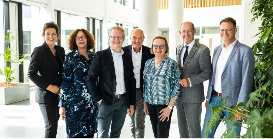 Deze week heeft de raad de Zomernota '23-'27 vastgesteld. Een belangrijk document waarin staat voor welk nieuw beleid we geld vrijmaken. Als wethouder onderwijs ben ik vooral blij met de toezegging aan het Integraal Huisvestingsplan voor onderwijs: 50 miljoen! Maar er is meer...