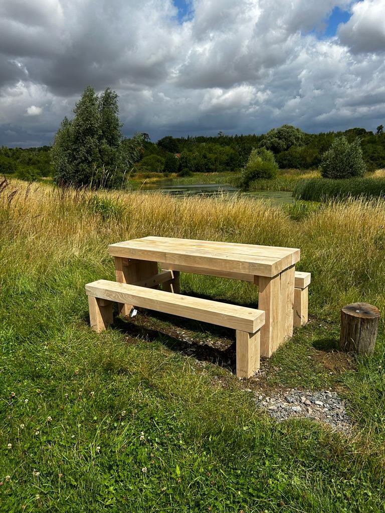 Beautiful new bench made and installed at Rectory Wood by local contractor <a href="/BedfordshireWo1/">Bedfordshire Woods</a> 
Ready to be enjoyed by the local community. Hopefully the weather picks up for some nice summer picnics 🌞