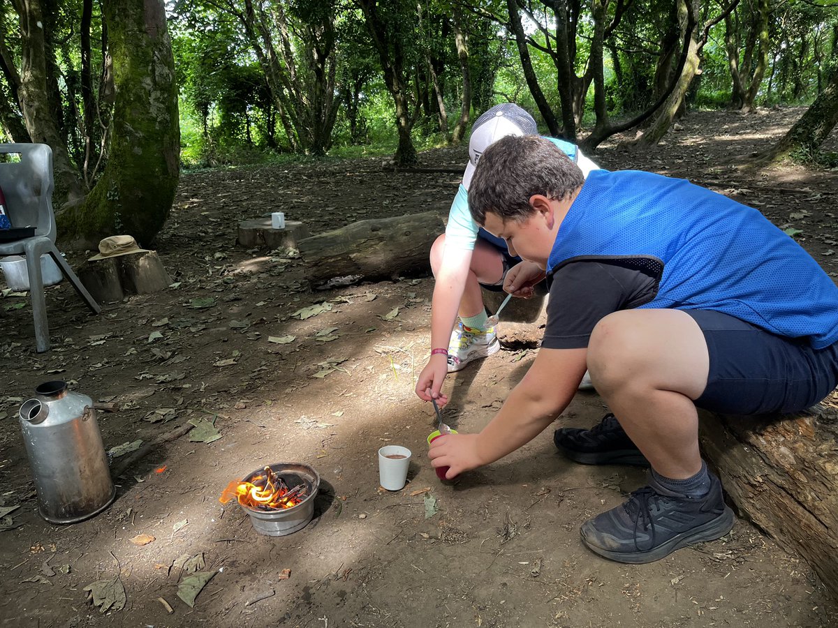 llanrhidianp's tweet photo. Our last day of residential making hot chocolate around the campfire.βοΈπ₯ #LlanOut #Llan4P #LlanHealth https://t.co/CGu3uY1WHX