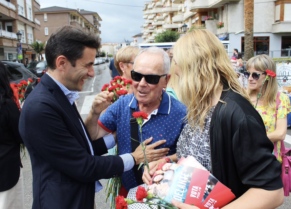 En #Colindres con nuestro Alcalde @JInceraG.

Un municipio donde siempre hemos demostrado que lo mejor para que avancen el bienestar y progreso de la gente son los gobiernos del <a href="/PSOE/">PSOE</a>. El #23J solo votar socialista garantiza avanzar.

#Adelante🌹