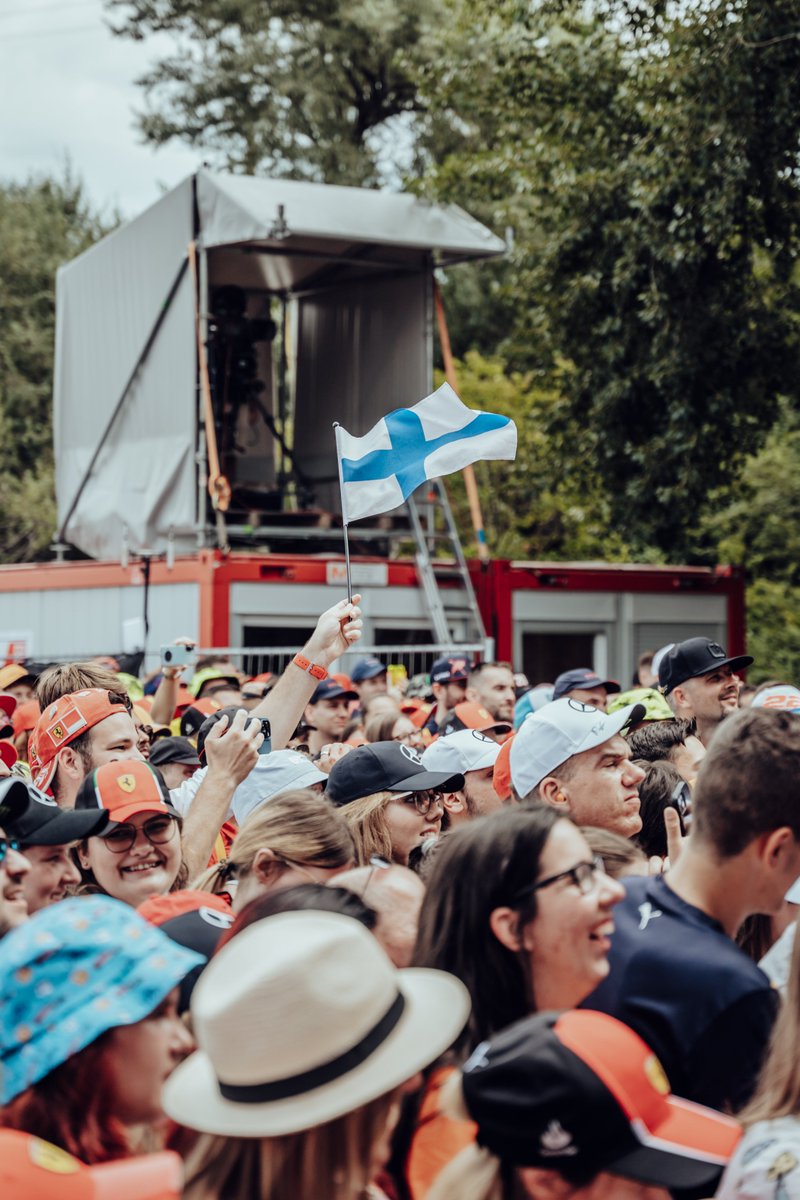 We see you. ❤️

Friday fan forum fun complete - now to get the #HungarianGP weekend underway with some track action. FP1 coming up! 🇭🇺