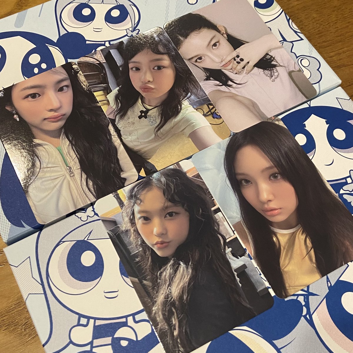 hyenniee's tweet photo. Newjeans 뉴진스 'Get Up' 
파워퍼프걸 X NJ Box ver. 포토��드
#민지 #하니 #다니엘 #해린 #혜인 https://t.co/eqKCVmpOCJ