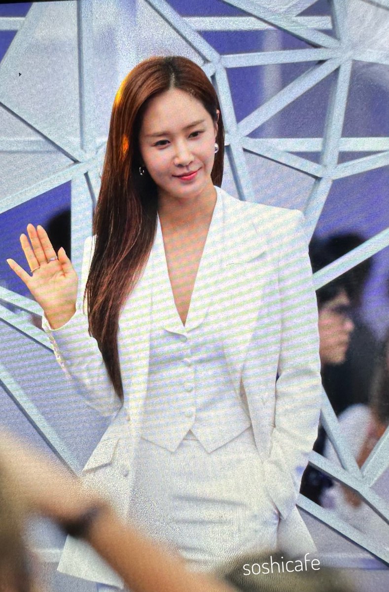 soshicafecom's tweet photo. 230721 Yuri - Lancome event #LancomeXYuri #Yuri #유리 https://t.co/0kgYh9gR6k
