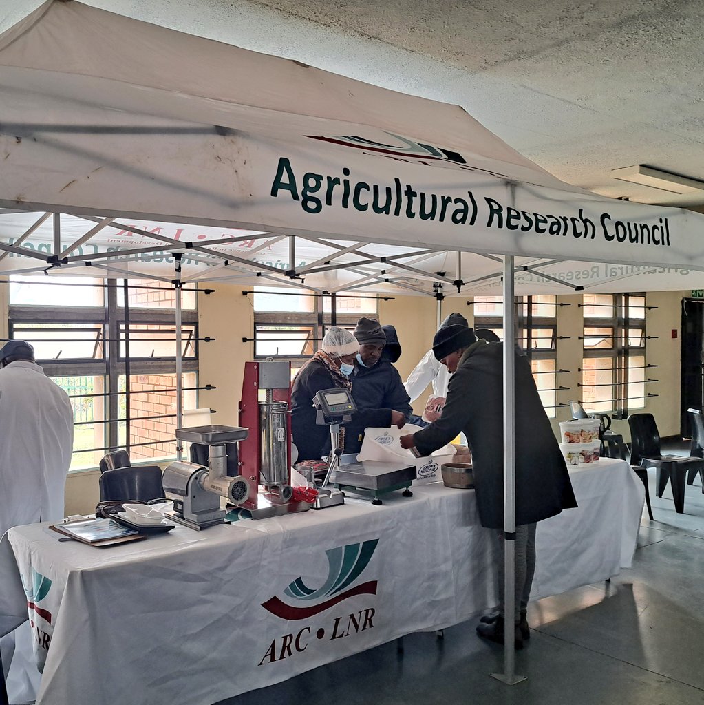 CityofJoburgZA's tweet photo. Local businesses and restaurants that are looking for suppliers, chat about what they do and give advice about how they strive as #JoburgEnterprises. #AccessToMarket ^LM https://t.co/TkMh7N0Nns