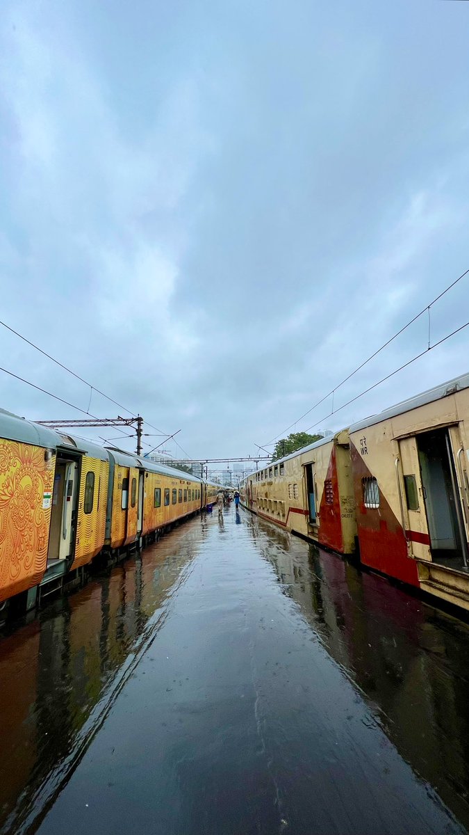 baxirahul's tweet photo. These days a train journey is more looked forward to than any other mode. And things have improved considerably over past few decades. Hope the bullet trains 🚅 start soon! @RailMinIndia
#Mumbai
#IndianRailways https://t.co/8KWmB2TAba