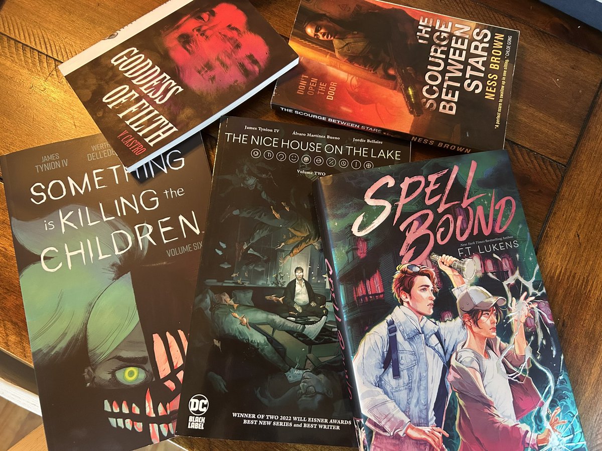 ShawnTWrites's tweet photo. Here’s what I brought to this morning’s #5amwritersclub virtual #summer #book talk. Some #horror #novellas #graphicnovels #YAFantasy #comichorror — thanks again, @Bren_Chase @AlisaDeJoseph @RW_Igloo 📚📚💻☕️😁#WritingCommunity #writer #reader #readingcommunity #5amwriter https://t.co/i7hAFbNW9H