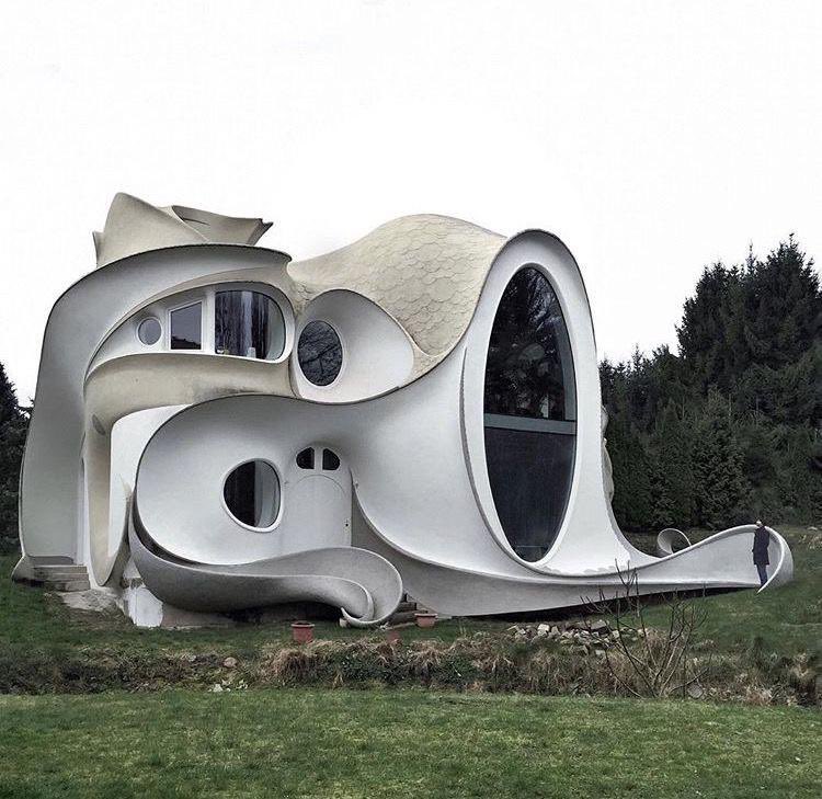 designdocument's tweet photo. "Octopus" House designed by Erich Vogel &amp; Markus Aumüller (2007) 🐙 https://t.co/DqixniQZGb
