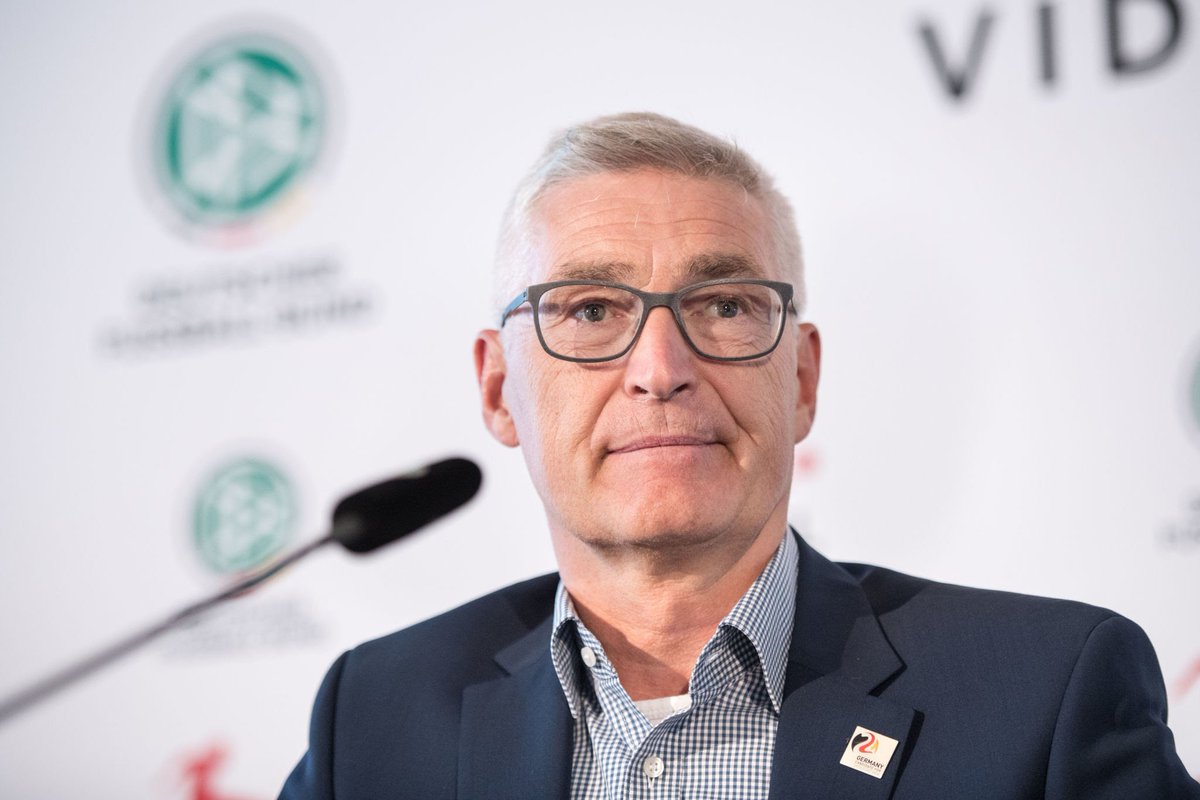 SrAnsetzungen's tweet photo. Lutz-Michael Fröhlich wird seinen bis zum 31. Dezember 2024 laufenden Vertrag als Geschäftsführer Sport und Kommunikation der DFB Schiri GmbH nicht verlängern
#Fröhlich #Schiedsrichterchef #RefereeingChief #DFBSchiris #DFBReferee #FIFASchiris #FIFAReferee https://t.co/lIWR9mdQSQ