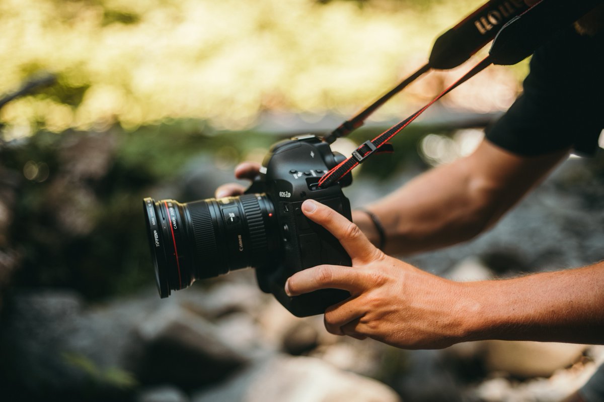 IowaRedCross's tweet photo. Volunteer Position of the Week: Visual Storyteller 

We're searching for volunteers to help us tell Red Cross stories through video creation. If you enjoy shooting video on your phone or with professional equipment, visit https://t.co/6Neo2QWgeN. #volunteer https://t.co/kDuvu9BvHG