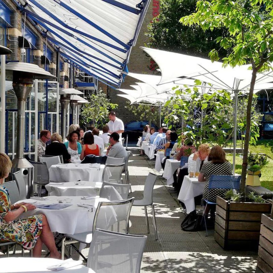 There's nothing better than enjoying the sunshine with friends and family while sipping on vino and eating delicious food.  Read our latest blog to find out our top Al Fresco dining spots! (Link in bio) 

#AlFresco #Summer #Restaurants #Toprestaurants #Foodservice #Chefs