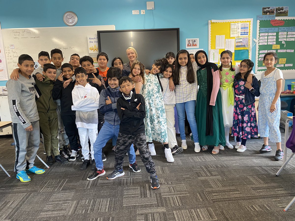 Oh 6SW what a lovely bunch you are. Ready for the party! <a href="/CliftonPrim/">CliftonPrimary</a>