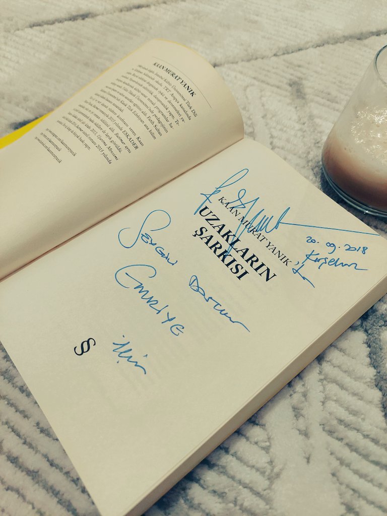 "İyi bir kitap okumak, hayat kurtarabilir."
Ocak 2012☘️ O günden bugüne ne zaman yorulsam umudumu kaybetsem yeni umutlar yeşertsem hep başa dönüp dönüp okudum. Yazdığı kalem insanı her duygusunda farklı evrenine dahil ediyor. O zaman yine yeniden başlayalım.🟠🌧 <a href="/kaanmuratyanik/">Kaan Murat Yanık</a>