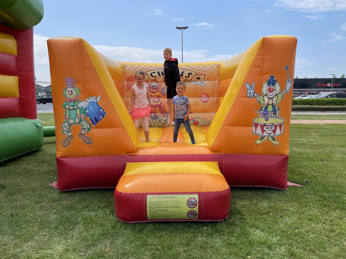 Het is hoog zomer! Hoe heerlijk is het dan niet om lekker te springen en te genieten van de gratis springkussens die Qui-Vive op zaterdag 22 juli 2023 voor alle kinderen in petto heeft op Woonboulevard Middelburg? Er zijn ook gratis kleurplaten!
Van 12.30 uur tot 16.30 uur.