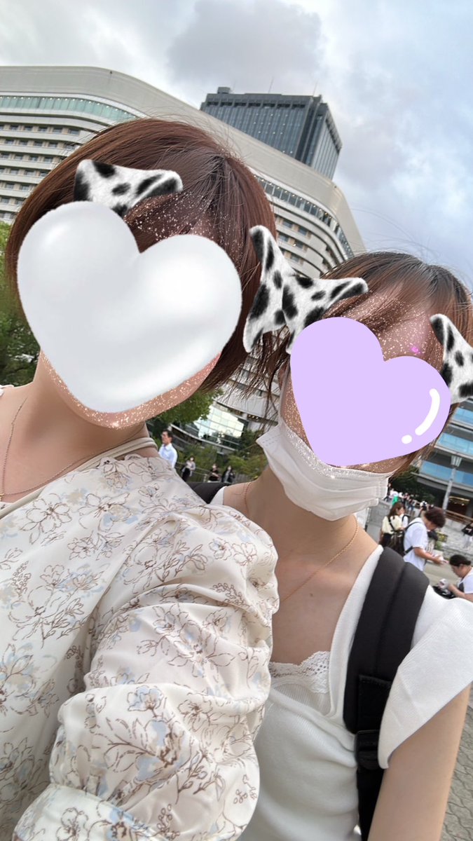 Ruru20WithU's tweet photo. ゆんちゃん@yumyum990814と会えたあああ😭💓
念願！！
私がゆんちゃんの背後にぴたっとくっついてんのなんかおもろい笑
プレゼントまで用意してくれてた🥺
ありがとう🥹✨
また会おうね🫶 https://t.co/flxiompyz7