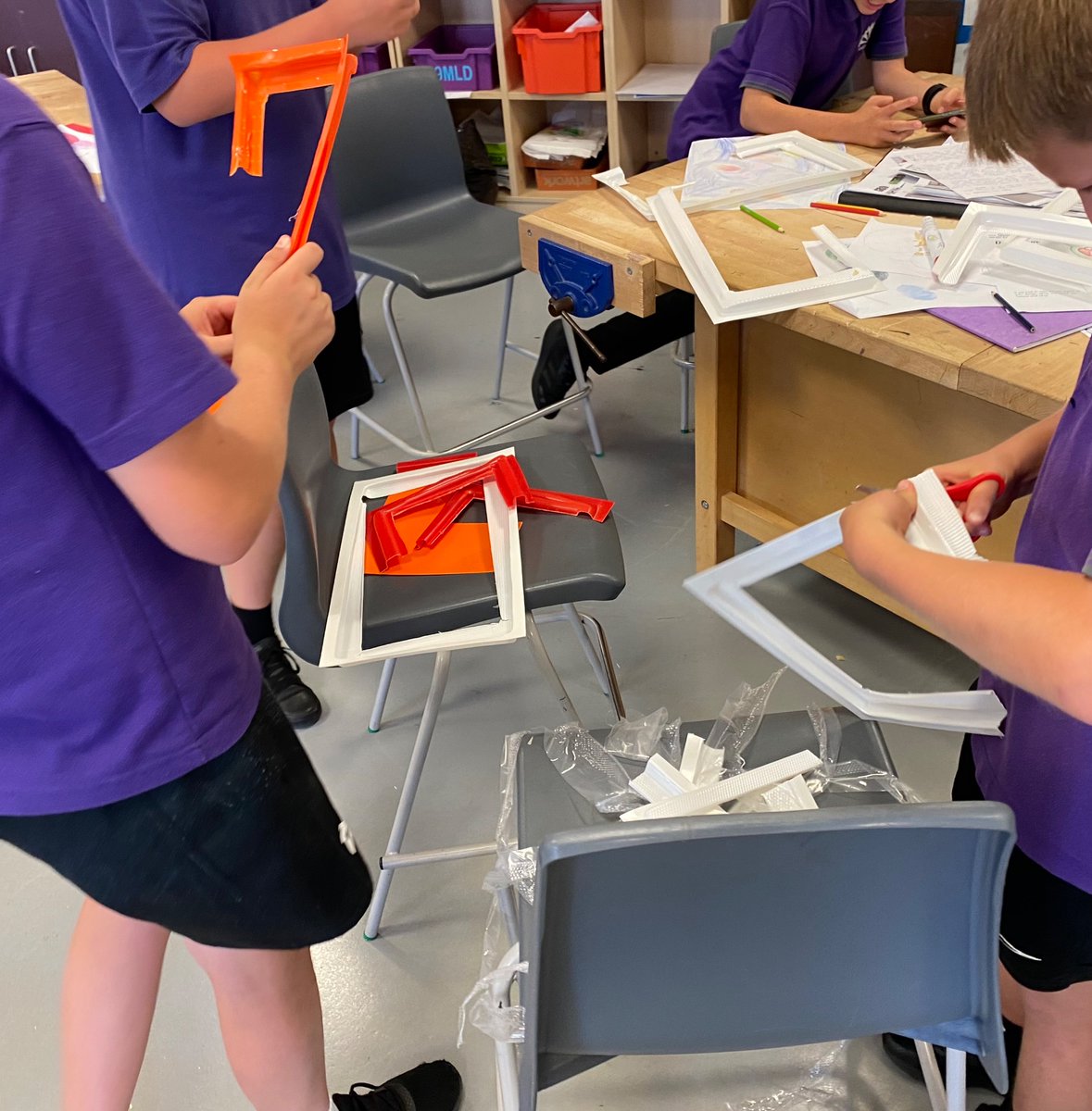 Doing some plastic #recycling  on the last day of term! Thanks little helpers!

#6Rs #reducereuserecycle

<a href="/CCYD_school/">CCYD</a>