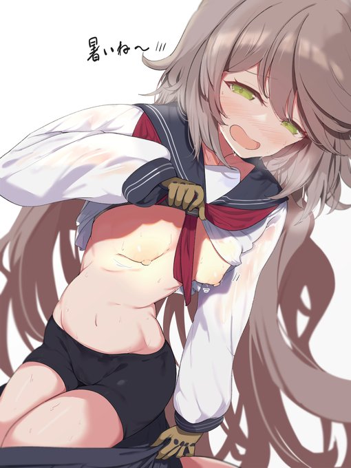 着替え中 勢い余ってブラまでめくれるオトギパイセン🦊 