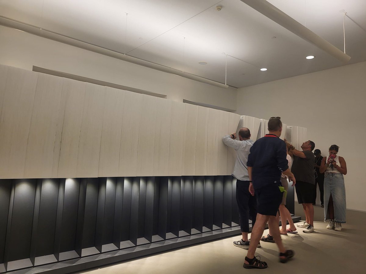 katja_hoyer's tweet photo. Yad vashem: Dieses Buch beinhaltet die Namen von ca 4Millionen Juden, die während des Holocaust ermordet wurden bzw. umgekommen sind. Es ist unfassbar, was Menschen mit Menschen getan haben! 

#remember https://t.co/dJrfdcr3UZ