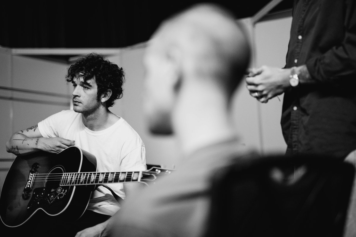 The 1975 tweet media