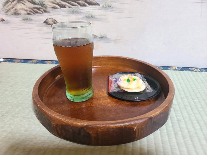 ウェルカムドリンクが運ばれてきました。ああ～昭和の夏。